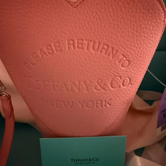 NWT Tiffany & Co.Pink Pebble Leather Heart-Shaped Crossbody bucket bag - Picture 6 of 8